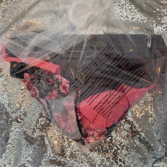 BNWT NWT Bebe Plus 3 -Pack Tag Free Micro Logo Waist Floral Hipster Panties 1X - Picture 3 of 3